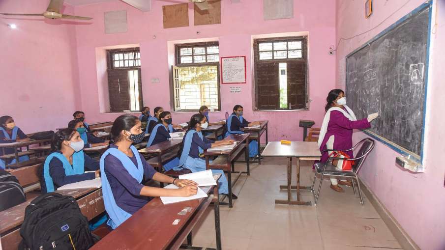 Schools to be opened from 26 july for 10th 12th class students in Odhisha 10वीं, 12वीं कक्षा के लिए Schools to be opened from 26 july for 10th 12th class students in Odhisha 10वीं, 12वीं कक्षा के लिए - India TV Hindi