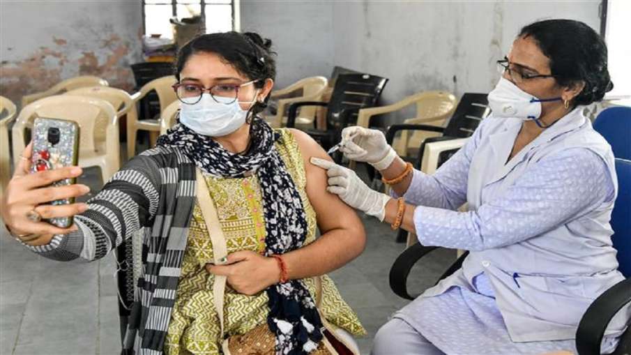 देश में कोरोना टीके की 35 करोड़ से अधिक खुराकें दी जा चुकी है: स्वास्थ्य मंत्रालय देश में कोरोना टीके की 35 करोड़ से अधिक खुराकें दी जा चुकी है: स्वास्थ्य मंत्रालय - India TV Hindi