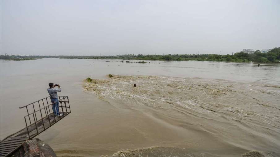 Delhi Flood: Yamuna water level may rise, all gates of Hathnikund barrage opened, alert issued Delhi Flood: Yamuna water level may rise, all gates of Hathnikund barrage opened, alert issued- India TV Hindi