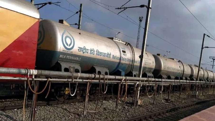 Doodh Duranto Special Train Renigunta Railway Station to New Delhi Nizamuddin brings 10 crore liters - India TV