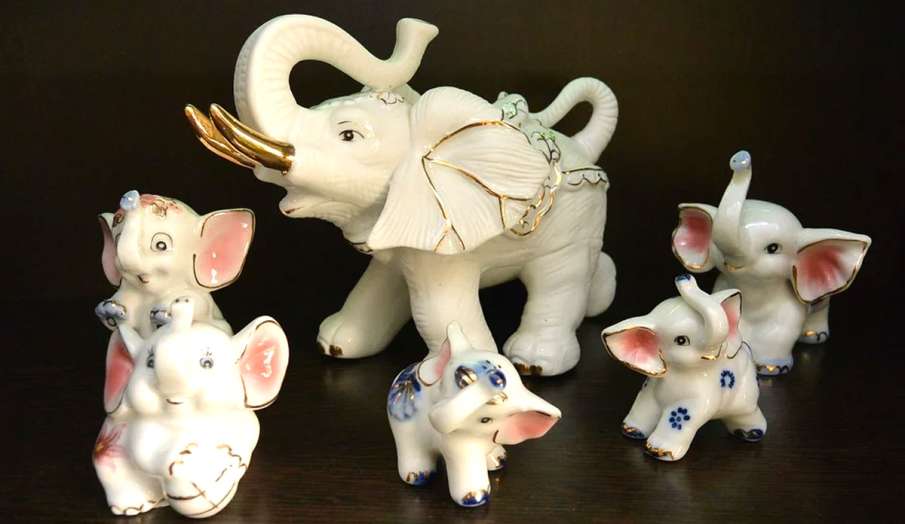 vastu tips today in hindi pair of elephant for financial Crisis bedroom me hathi ka joda vastu tips today in hindi pair of elephant for financial Crisis bedroom me hathi ka joda - India TV Hindi