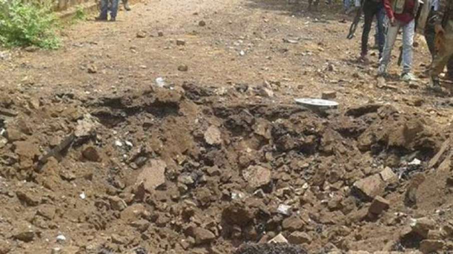 नक्सलियों ने बारूदी सुरंग विस्फोट कर बोलेरो को उड़ाया, 12 ग्रामीण घायल नक्सलियों ने बारूदी सुरंग विस्फोट कर बोलेरो को उड़ाया, 12 ग्रामीण घायल - India TV Hindi