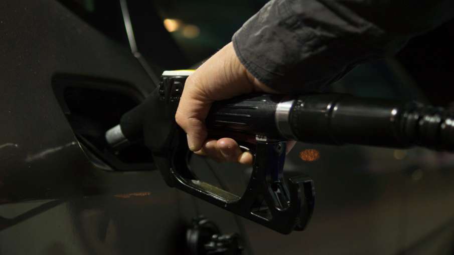No excise duty cut on petrol, diesel, oil bonds by UPA limit scope No excise duty cut on petrol, diesel, oil bonds by UPA limit scope- India TV Paisa