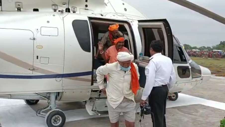 Shivraj Singh Chouhan, Shivraj Singh Chouhan Helicopter Ride, Adivasi Helicopter MP Shivraj Singh Chouhan, Shivraj Singh Chouhan Helicopter Ride, Adivasi Helicopter MP- India TV Hindi