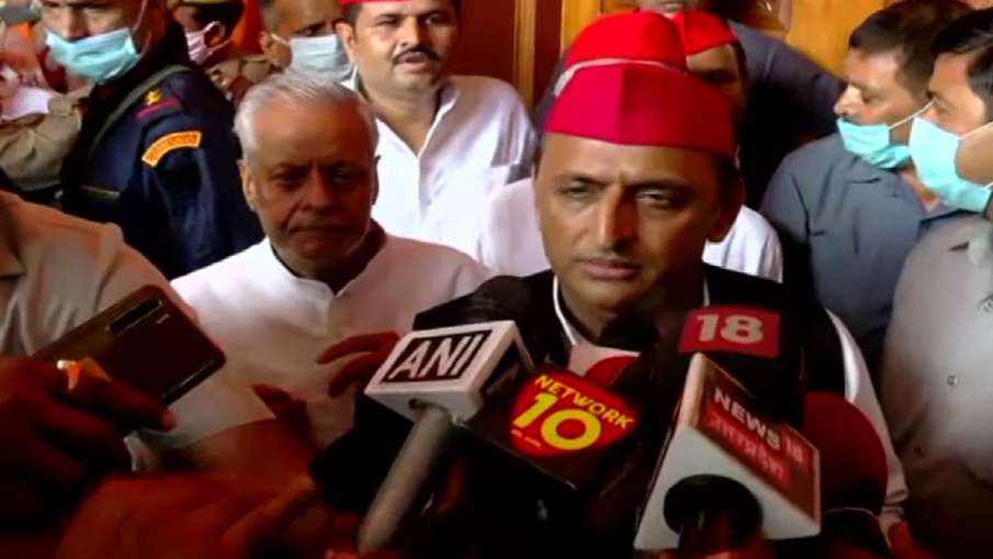 mahant narendra giri akhilesh yadav says people discussing his building can be bulldozed 'लोग चर्चा mahant narendra giri akhilesh yadav says people discussing his building can be bulldozed 'लोग चर्चा- India TV Hindi