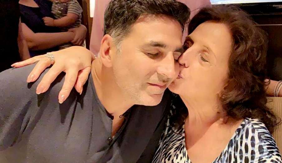 akshay kumar shares picture with mother aruna bhatina on his birthday akshay kumar shares picture with mother aruna bhatina on his birthday - India TV Hindi