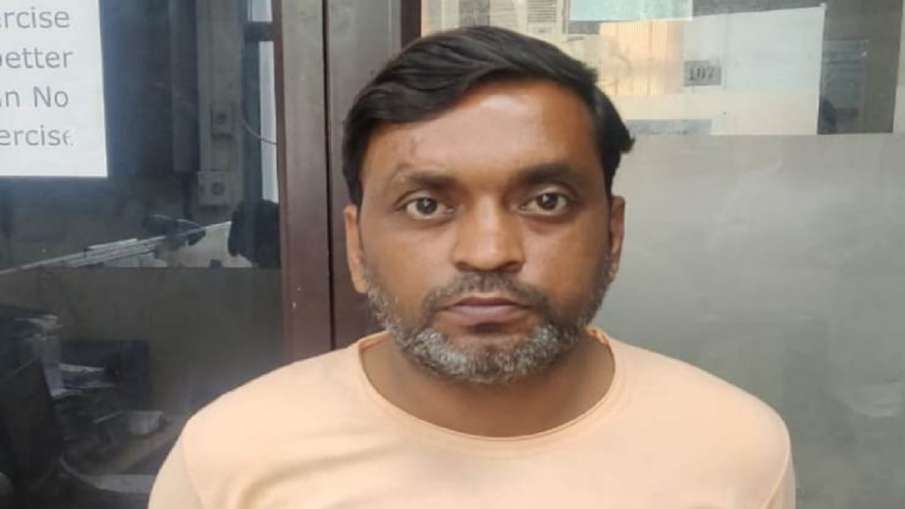 मोबाइल कंपनी को दो करोड़ का चूना लगानेवाला शातिर ठग गिरफ्तार, 10 साल से पुलिस को दे रहा था चकमा मोबाइल कंपनी को दो करोड़ का चूना लगानेवाला शातिर ठग गिरफ्तार, 10 साल से पुलिस को दे रहा था चकमा- India TV Hindi