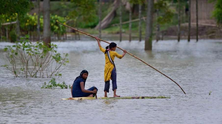 Assam flood situation improves marginally; 4.93 lakh affected Assam flood situation improves marginally; 4.93 lakh affected- India TV Hindi