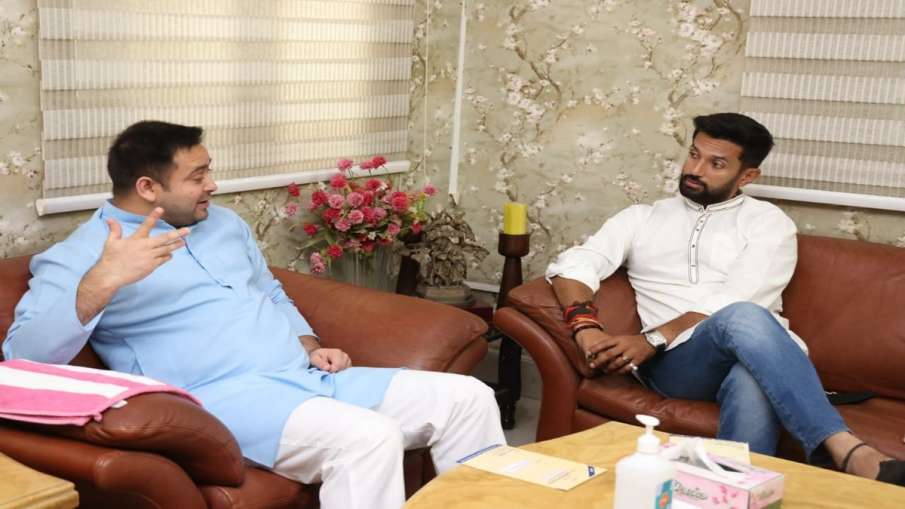 बिहार: क्या तेजस्वी से हाथ मिलाएंगे चिराग पासवान? मुलाकात के बाद लगने लगी अटकलें बिहार: क्या तेजस्वी से हाथ मिलाएंगे चिराग पासवान? मुलाकात के बाद लगने लगी अटकलें- India TV Hindi