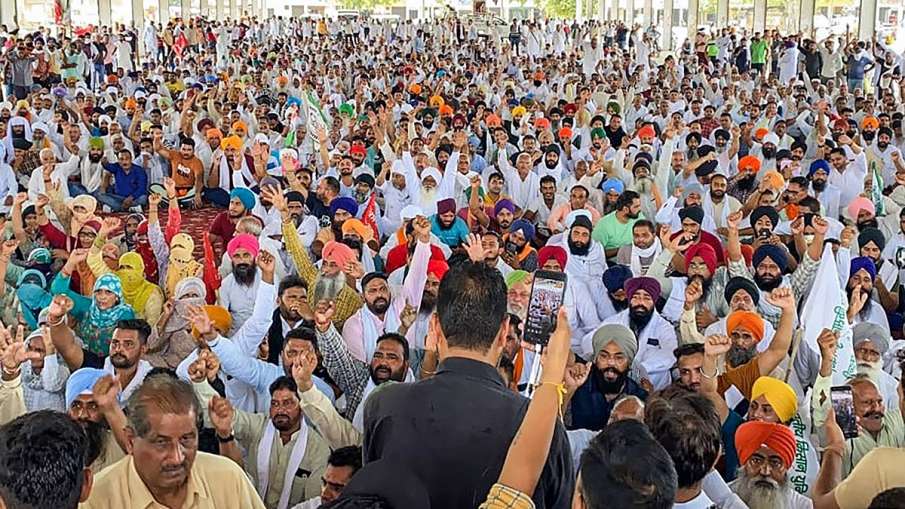 करनाल: इंटरनेट सेवाओं पर प्रतिबंध से न कोई संदेश, न कोई व्यापार, आम लोग परेशान करनाल: इंटरनेट सेवाओं पर प्रतिबंध से न कोई संदेश, न कोई व्यापार, आम लोग परेशान- India TV Hindi