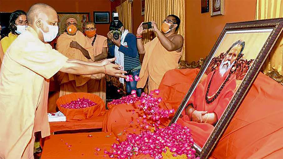 दिवंगत महंत नरेंद्र... दिवंगत महंत नरेंद्र...- India TV Hindi