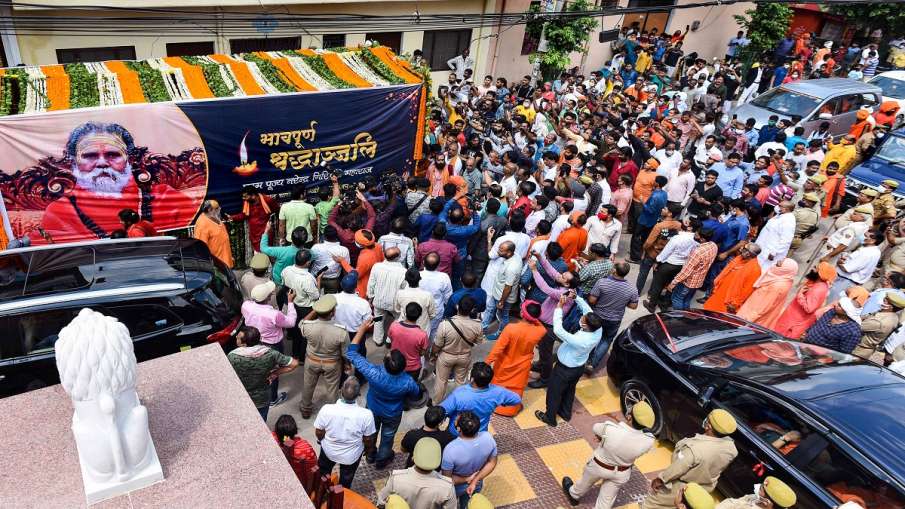 Mahant Narendra Giri given 'Bhu-Samadhi', what initial post-mortem report says Mahant Narendra Giri given 'Bhu-Samadhi', what initial post-mortem report says- India TV Hindi