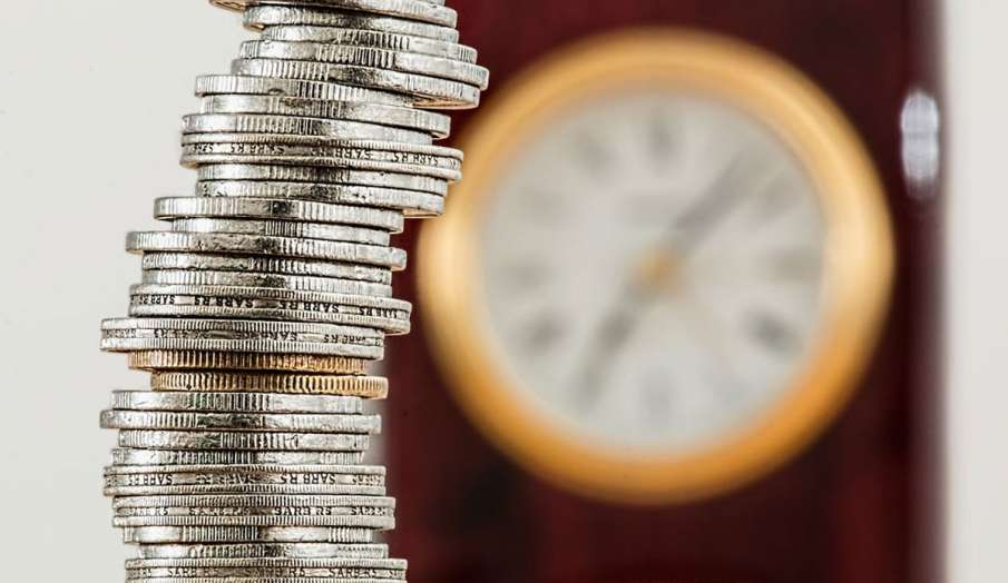 Vastu Tips: घर पर नहीं है तिजोरी या अलमारी तो इस दिशा में रखें पैसे, आर्थिक स्थिति रहेगी सही Vastu Tips: घर पर नहीं है तिजोरी या अलमारी तो इस दिशा में रखें पैसे, आर्थिक स्थिति रहेगी सही- India TV Hindi