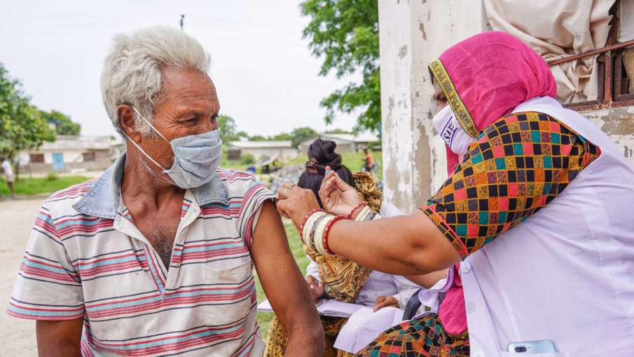 लखनऊ ने वैक्सीनेशन में बनाया रिकॉर्ड, एक दिन में एक लाख से ज्यादा लोगों को लगाया टीका लखनऊ ने वैक्सीनेशन में बनाया रिकॉर्ड, एक दिन में एक लाख से ज्यादा लोगों को लगाया टीका- India TV Hindi