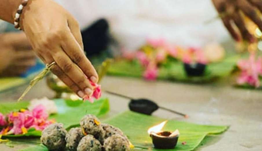 Pitru Paksha 2021: 16 दिनों के पितृ पक्ष में किस तिथि में करें किसका श्राद्ध, जानिए Pitru Paksha 2021: 16 दिनों के पितृ पक्ष में किस तिथि में करें किसका श्राद्ध, जानिए- India TV Hindi