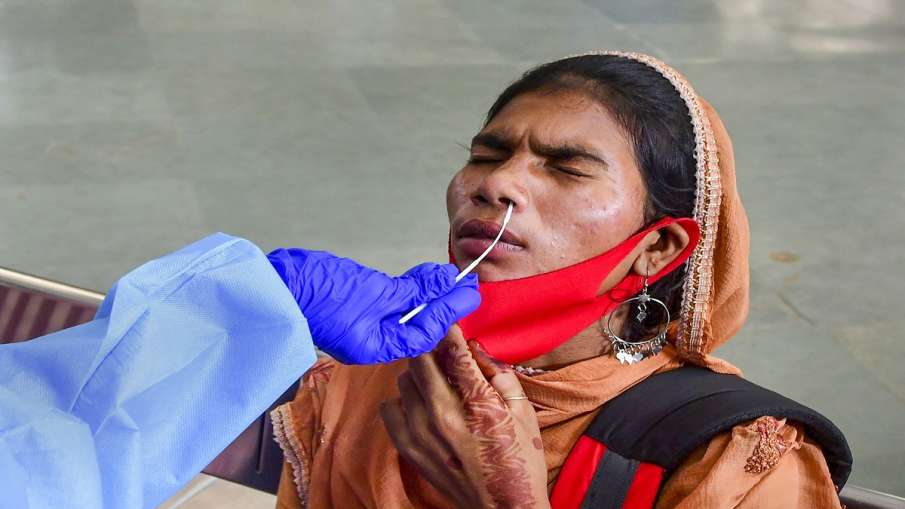 after 201 days less than 20 thousand covid cases reported across india Covid: 201 दिन बाद आए 20 हजार after 201 days less than 20 thousand covid cases reported across india Covid: 201 दिन बाद आए 20 हजार- India TV Hindi