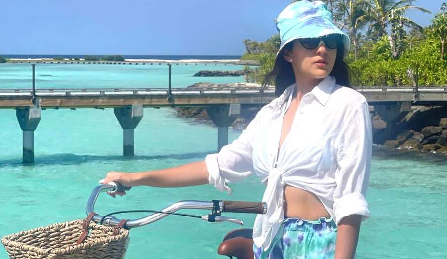 sara ali khan vacation in maldives with friend wish birthday see instagram post sara ali khan vacation in maldives with friend wish birthday see instagram post - India TV Hindi