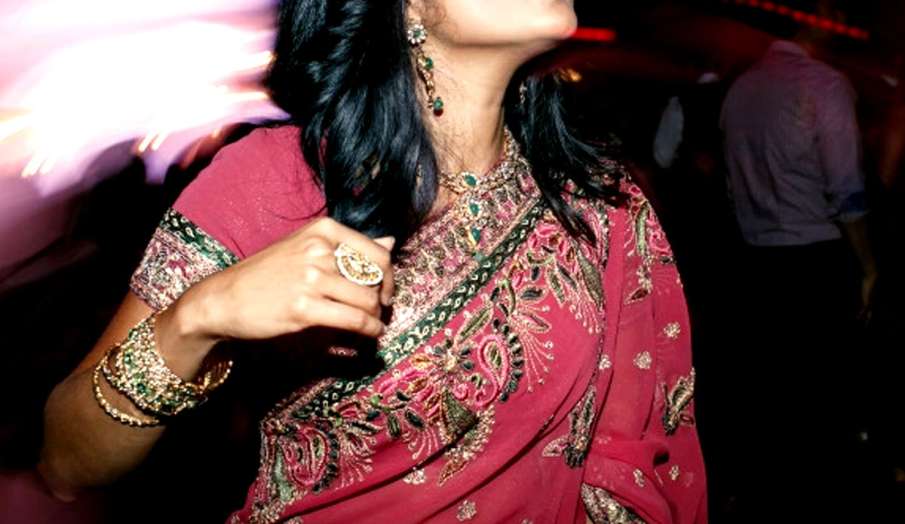 saree now allowed in delhi restaurant saree now allowed in delhi restaurant - India TV Hindi