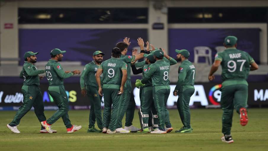 Virendra Sehwag raises questions on cracker bursting after Pakistan cricket team victory in T20 worl Virendra Sehwag raises questions on cracker bursting after Pakistan cricket team victory in T20 worl- India TV Hindi