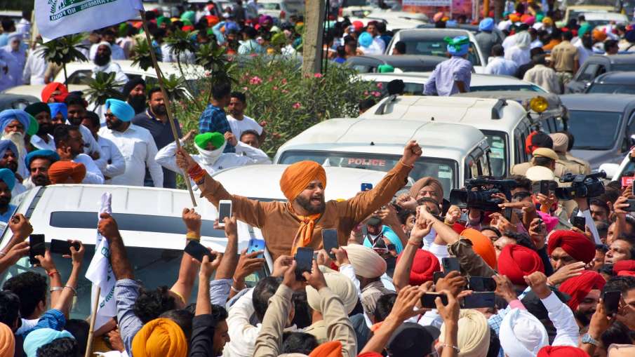 Congress leader Navjot Singh Sidhu with supporters, marches towards Uttar Pradesh’s Lakhimpur Kheri - India TV Hindi