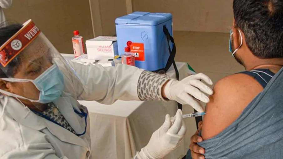 Unvaccinated Delhi govt employees will not be allowed to attend office from October 16: DDMA Unvaccinated Delhi govt employees will not be allowed to attend office from October 16: DDMA- India TV Hindi