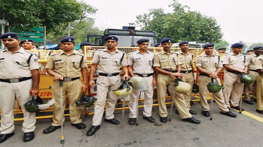 दिल्ली पुलिस कर्मियों को परिवार के साथ जन्मदिन, विवाह की वर्षगांठ मनाने के लिए मिलेगी छुट्टी दिल्ली पुलिस कर्मियों को परिवार के साथ जन्मदिन, विवाह की वर्षगांठ मनाने के लिए मिलेगी छुट्टी- India TV Hindi
