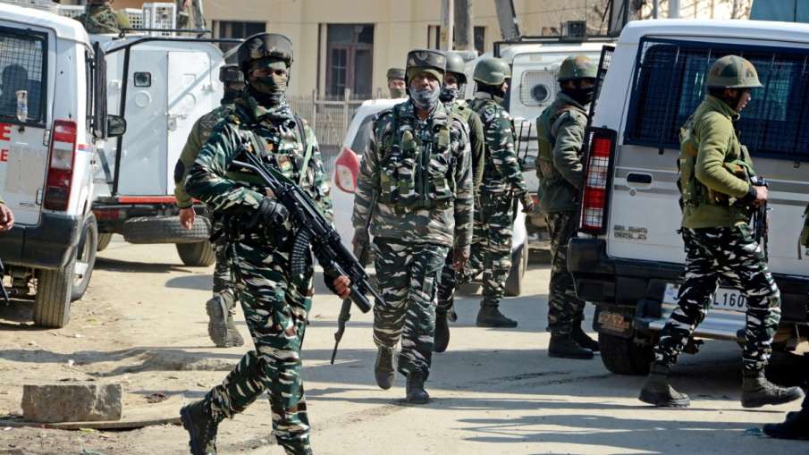 Additional security forces deployed, bunkers set up in Srinagar to check militant attacks Additional security forces deployed, bunkers set up in Srinagar to check militant attacks- India TV Hindi