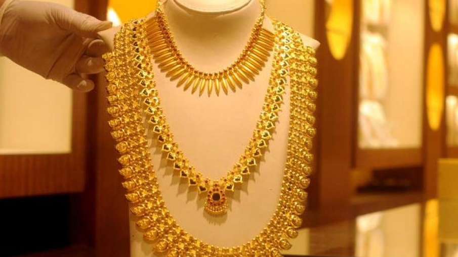 Gold gains Rs 50 silver tumbles Rs 922 Gold gains Rs 50 silver tumbles Rs 922- India TV Paisa
