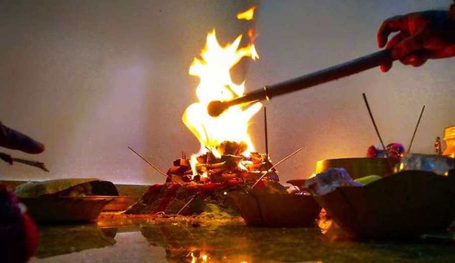 Navratri Vastu Tips keep these things in mind while performing havan Navratri Vastu Tips keep these things in mind while performing havan- India TV Hindi