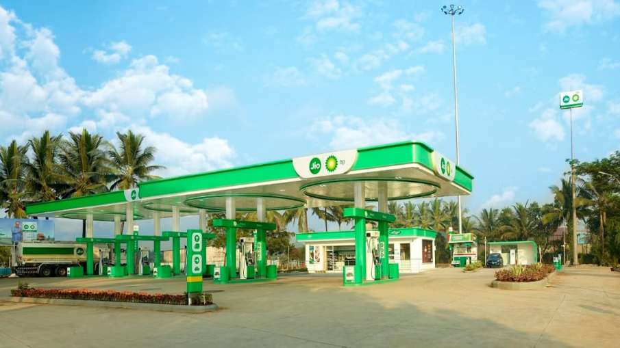 Jio-bp launches first petrol pump providing multiple fueling, retail services Jio-bp launches first petrol pump providing multiple fueling, retail services- India TV Paisa