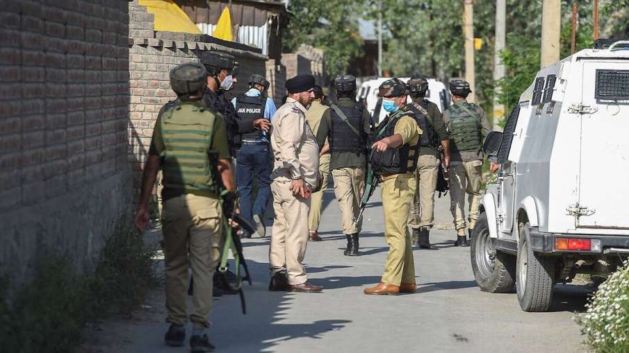 Eight terror operatives arrested by NIA during multiple raids in Jammu and Kashmir Eight terror operatives arrested by NIA during multiple raids in Jammu and Kashmir- India TV Hindi