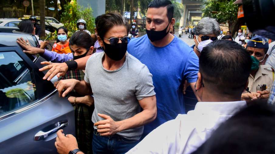 गवाह का दावा- 'NCB अधिकारी ने शाहरुख से बेटे की रिहाई के लिए मांगे 25 करोड़ रुपये', एजेंसी का इनकार गवाह का दावा- 'NCB अधिकारी ने शाहरुख से बेटे की रिहाई के लिए मांगे 25 करोड़ रुपये', एजेंसी का इनकार- India TV Hindi
