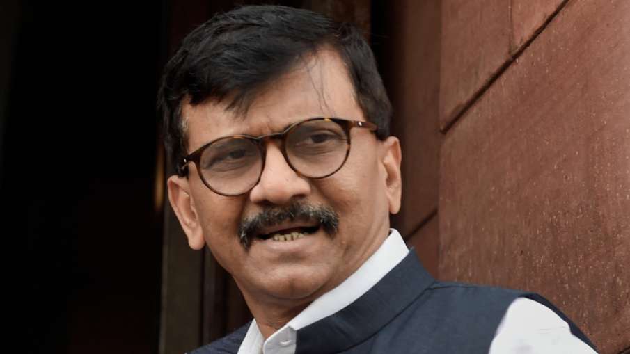 'वो हमारे आदर्श रहे हैं और रहेंगे', वीर सावरकर पर जारी विवाद के बीच संजय राउत का बयान 'वो हमारे आदर्श रहे हैं और रहेंगे', वीर सावरकर पर जारी विवाद के बीच संजय राउत का बयान- India TV Hindi