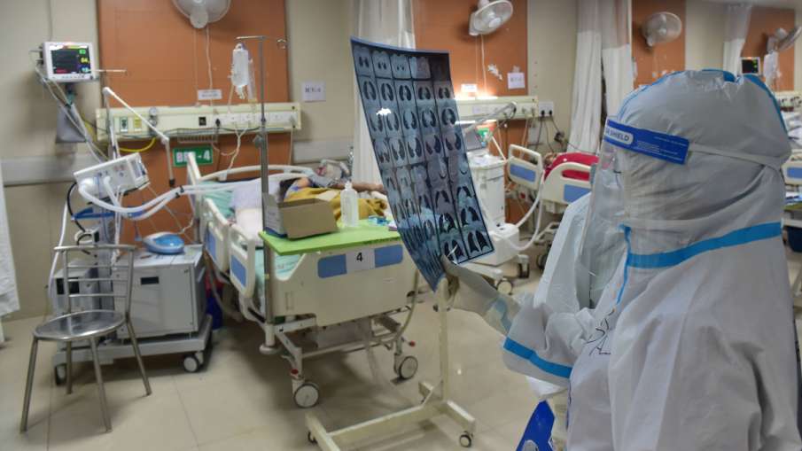कोरोना का इलाज करने वाले डॉक्टरों के लिए 'गुड न्यूज', महाराष्ट्र सरकार देगी 1.21 लाख रुपये कोरोना का इलाज करने वाले डॉक्टरों के लिए 'गुड न्यूज', महाराष्ट्र सरकार देगी 1.21 लाख रुपये- India TV Hindi