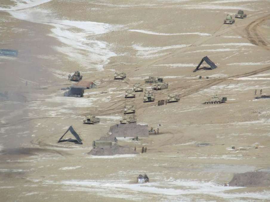 हरकतों से बाज नहीं आ रहा चीन, अब LAC के पास बड़ी संख्या में UAV, फाइटर जेट और टैंक तैनात किया (प्रती हरकतों से बाज नहीं आ रहा चीन, अब LAC के पास बड़ी संख्या में UAV, फाइटर जेट और टैंक तैनात किया (प्रती- India TV Hindi