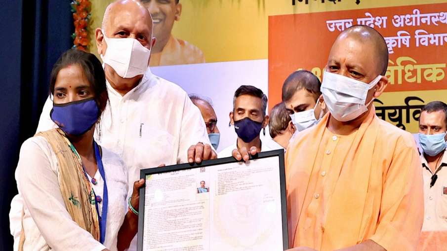 Yogi Adityanath says UP is family for us attacks akhilesh mayawati पहले की सरकारों में परिवार ही प् Yogi Adityanath says UP is family for us attacks akhilesh mayawati पहले की सरकारों में परिवार ही प्- India TV Hindi