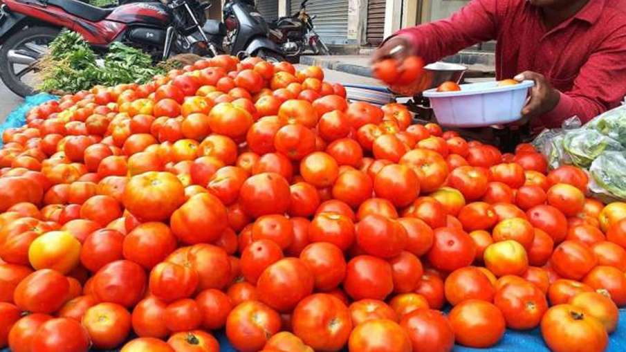 टमाटर के दाम में लगी आग, देखें आपके शहर में कीमत कहा पहुंची टमाटर के दाम में लगी आग, देखें आपके शहर में कीमत कहा पहुंची- India TV Paisa