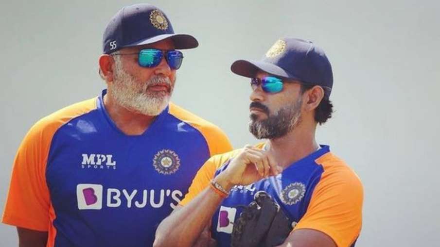 Fielding coach R Sridhar thanks BCCI, players before... Fielding coach R Sridhar thanks BCCI, players before...- India TV Hindi