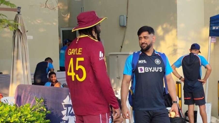 T20 World Cup: Legends MS Dhoni and Chris Gayle meet in...- India TV Hindi