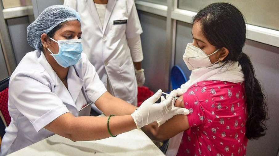 भारत में कोविड रोधी टीकाकरण ने पार किया 100 करोड़ का आंकड़ा भारत में कोविड रोधी टीकाकरण ने पार किया 100 करोड़ का आंकड़ा - India TV Hindi