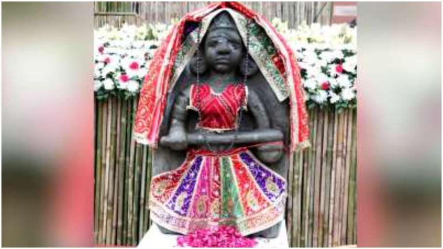 काशी विश्वनाथ मंदिर में सीएम योगी ने स्थापित की 108 पुरानी मां अन्नपूर्णा की प्रतिमा- India TV Hindi