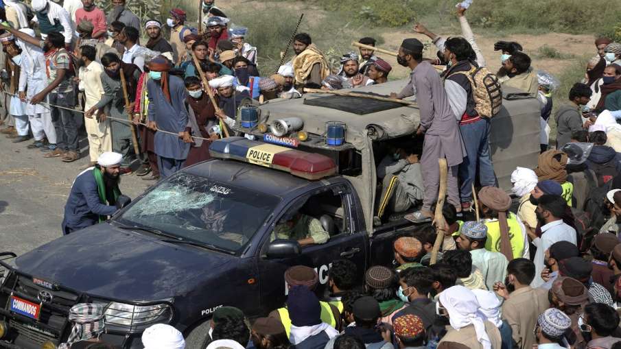 Pakistan's Imran Khan government, under tremendous pressure from Islamist groups, lifts ban on Tehreek-iL