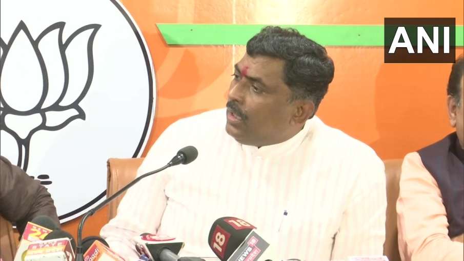 Brahmins & Baniyas are in my two pockets says BJP leader P Murlidhar Rao मेरी दो जेबों में हैं 'ब्रा Brahmins & Baniyas are in my two pockets says BJP leader P Murlidhar Rao मेरी दो जेबों में हैं 'ब्रा- India TV Hindi