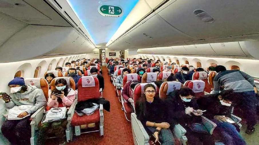 सरकार अंतरराष्ट्रीय उड़ानों को शुरू करने के फैसले, यात्रियों की जांच संबंधी SOP की समीक्षा करेगी - India TV Hindi