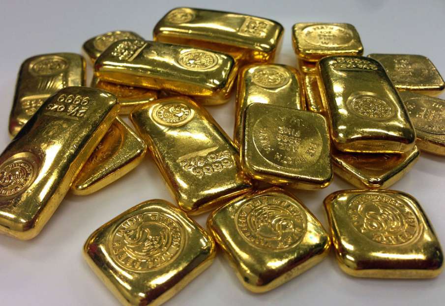 Gold plunges Rs 810 silver cracks Rs 1548 Gold plunges Rs 810 silver cracks Rs 1548- India TV Paisa