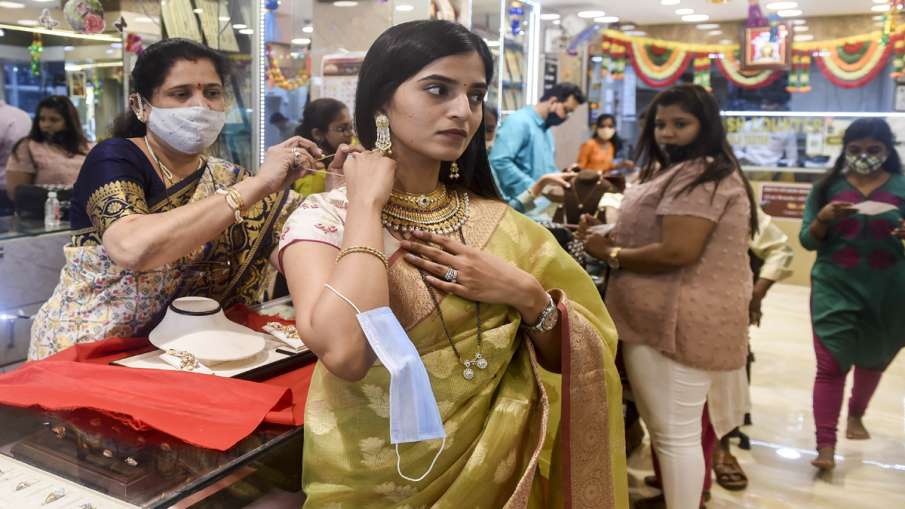 Gold gains to Rs 53, silver jumps Rs 45 today 02 November citywise rate Gold gains to Rs 53, silver jumps Rs 45 today 02 November citywise rate- India TV Paisa