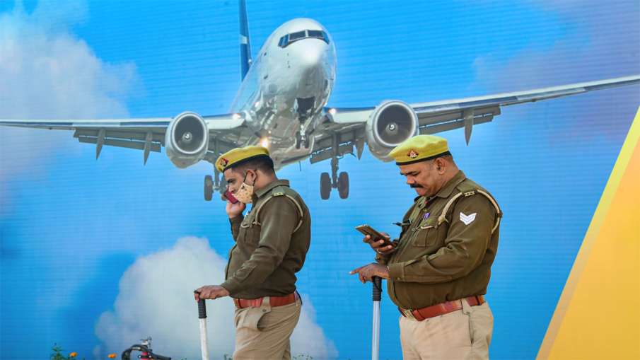 जेयर एयरपोर्ट बनने... जेयर एयरपोर्ट बनने...- India TV Hindi