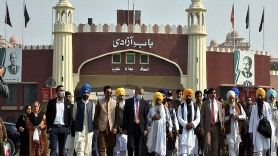 28 Indian Sikh pilgrims arrive in Pakistan via Kartarpur Corridor on first day of its reopening 28 Indian Sikh pilgrims arrive in Pakistan via Kartarpur Corridor on first day of its reopening- India TV Hindi