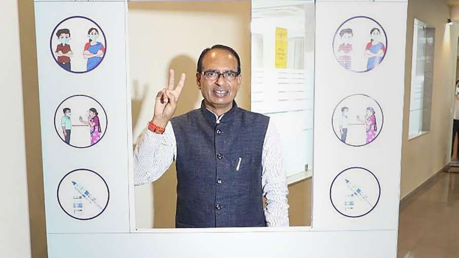 मध्य प्रदेश: शिवराज सरकार का बड़ा फैसला, सभी कोरोना प्रतिबंध हटाए, टीकाकरण पर दिया जोर मध्य प्रदेश: शिवराज सरकार का बड़ा फैसला, सभी कोरोना प्रतिबंध हटाए, टीकाकरण पर दिया जोर- India TV Hindi