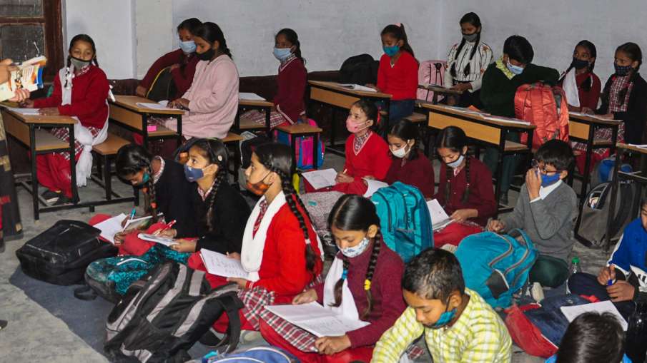 मध्य प्रदेश में स्कूलों को 100% क्षमता के साथ खोलने की अनुमति, कोरोना प्रोटोकॉल का पालन करना जरूरी मध्य प्रदेश में स्कूलों को 100% क्षमता के साथ खोलने की अनुमति, कोरोना प्रोटोकॉल का पालन करना जरूरी- India TV Hindi